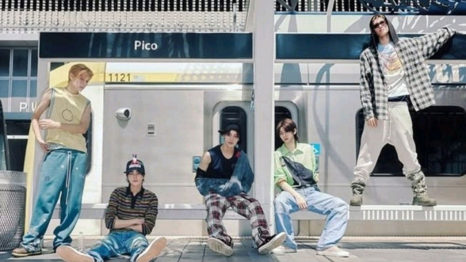 Inspirasi outfit ala CORTIS, seperti kaos oversize, hoodie, loose pants, coach jacket menawarkan gaya streetwear simpel, tetapi tetap fungsional. 