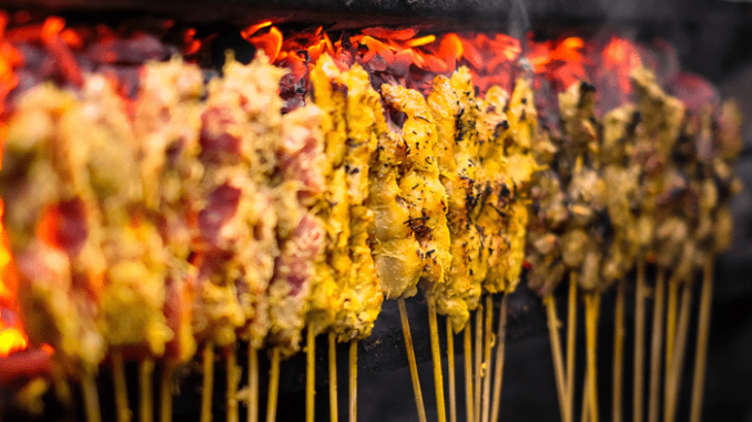 Inilah 6 Wisata Kuliner Populer di Surabaya, Cobain Sekarang! Wisata kuliner populer di Surabaya, mulai rawon, hingga nasi goreng jancuk. Catat tempat legendaris yang wajib dicoba saat liburan ke Kota Pahlawan.